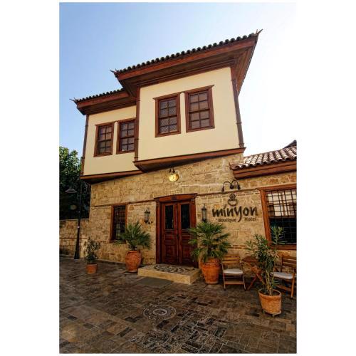 Minyon Hotel