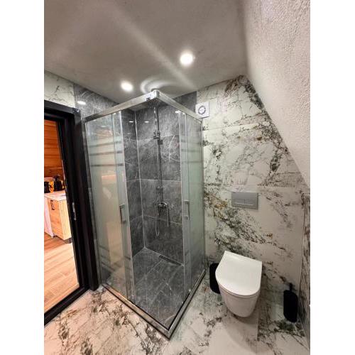 Mion suit bungalov