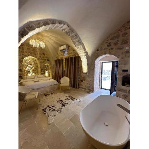 Miri Cave Suite