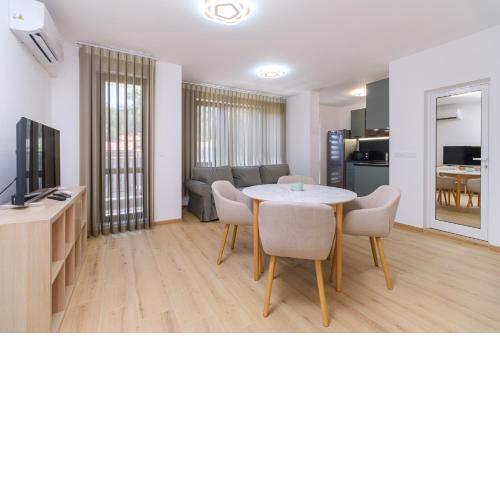 Modern 1-Bedroom Apartment with Free Parking