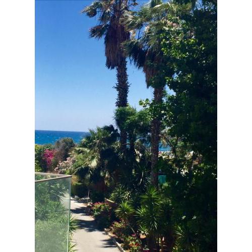 Modern 1 bedroom sea view beach apartment