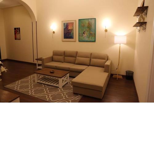 Modern 2BR Apt in Downtown - Royal 42