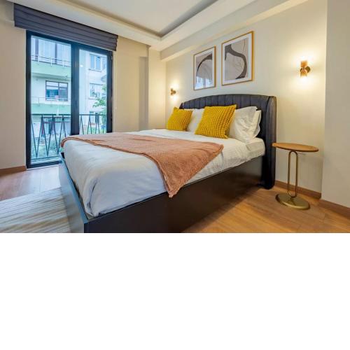 Modern 3-Bedroom Duplex with Two Balconies, 2BA