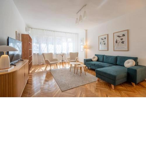 Modern and Calm 2BDRM Apt in City Centre