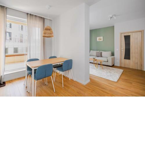Modern and Central: 1BD Flat with Balcony