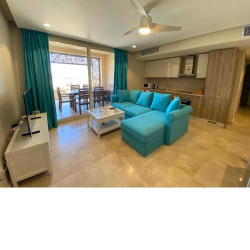 Modern apartment with great Pool & Beach access