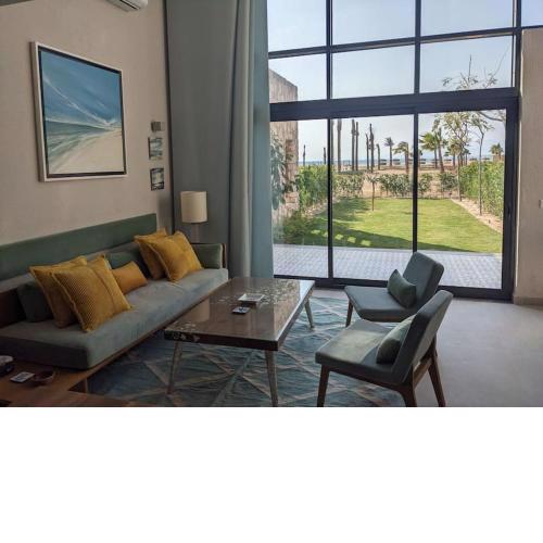 Modern Beachfront 1BR Loft with Garden in Somabay