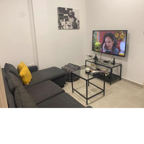 Modern City Center Apartment Saripolou 2