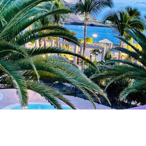 MODERN DUPLEX 50m FROM THE BEACH