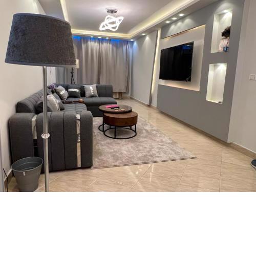 Modern flat 3 rooms and 2 bathroom amazing location شقة فندقية حديثة و جديدة كاملة مدينة نصر بالقرب من ستي ستارز 2 غرف نوم 2 حمام وصالة و بلكونة