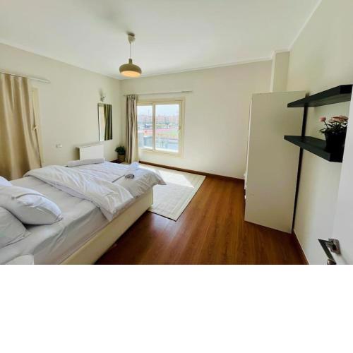 Modern & Sunny 1BR in New Cairo