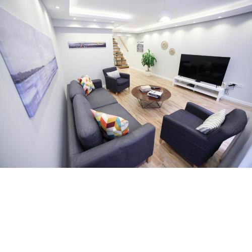 Modern Super Chic Duplex with a Terrace at the heart of city!