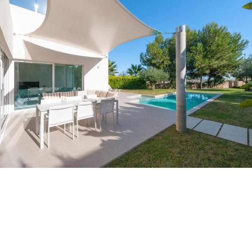 Moderna villa con la piscina climatizada Colinas