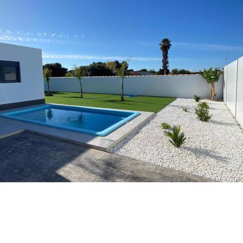 Moderna Villa con piscina privada by ChiclanaDreams
