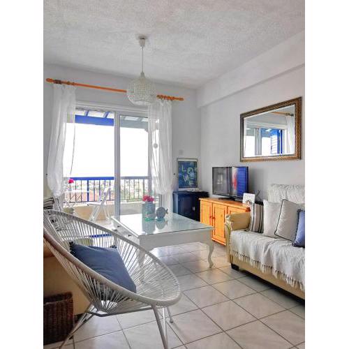 Monicas Amazing Sea view and Pool-view Apt