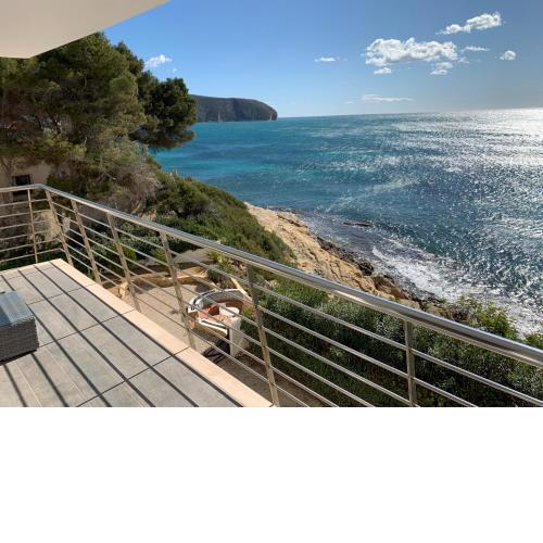 Moraira Sea front, first line, Air Conditioning, heating, First floor, 2 habs 4beds