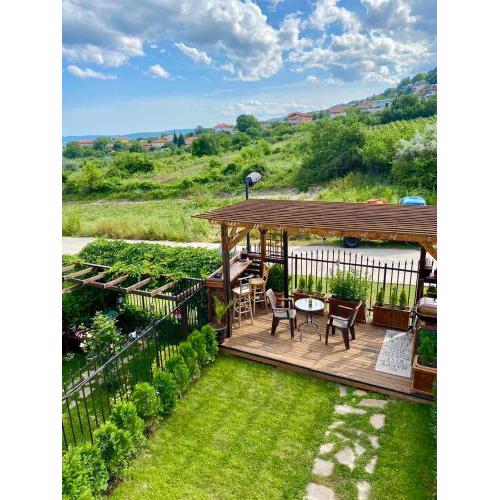 Mountain Breeze Villa