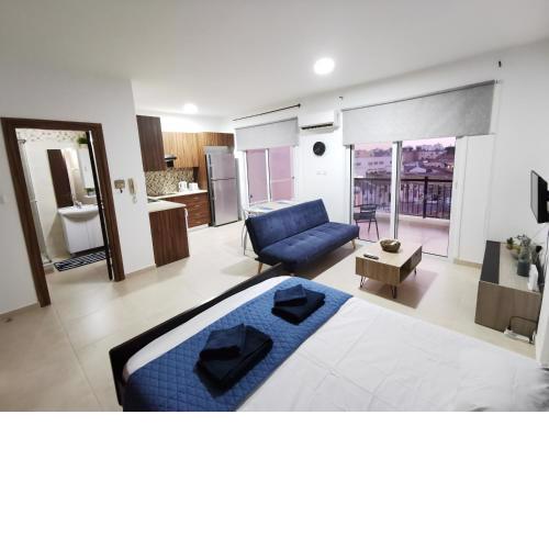 Must Stay - Finikoudes Studio