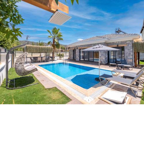 Müstakil havuzlu jakuzili tatil villası