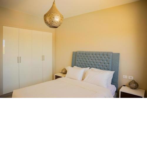 Nayah Stays, Joubal Lagoons flowery apartment
