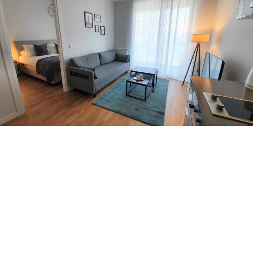 Near Airport Metro 1-bdr Apartment Gympool
