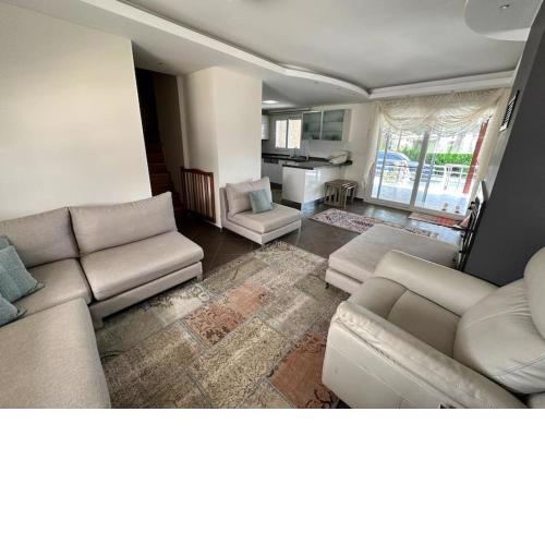 Nefis Villas Denize ve Avm ye yakın yazlık Kuşadası Long Beach