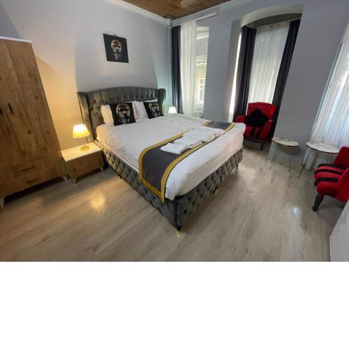 Nefti Red Suite