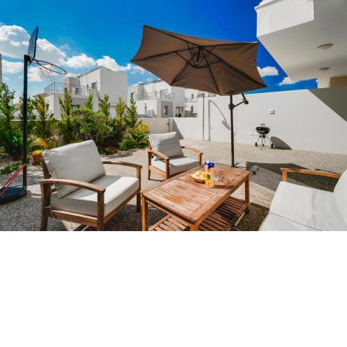 NEW 2BR Townhouse in Luxury Resort Pool & Beach