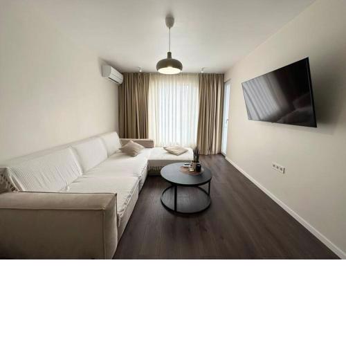 New luxury furnished apartment - beach, Varna center & fast Wi-FI