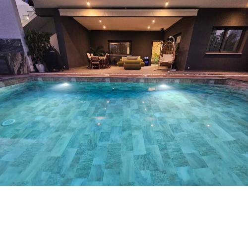 NEW Luxury House - Heated Salty Swimming Pool, Outdoor Jacuzzi, Sauna, Exotic Garden