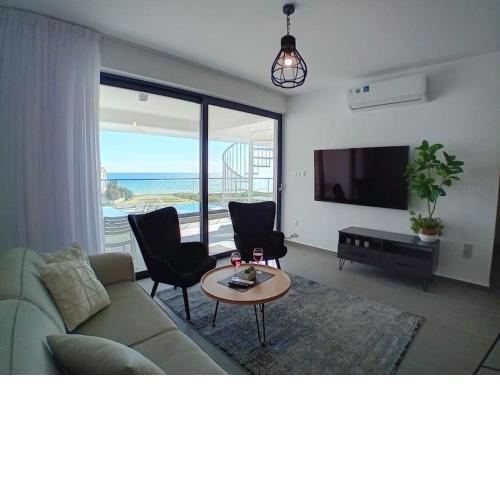 New Luxury Sea Front Apartment