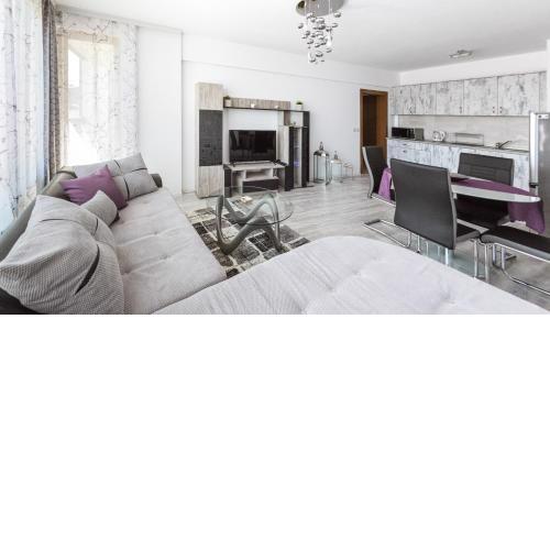NEXT TO GONDOLA. Cosy & Elegant 2 Bedroom apartment in Neon Complex