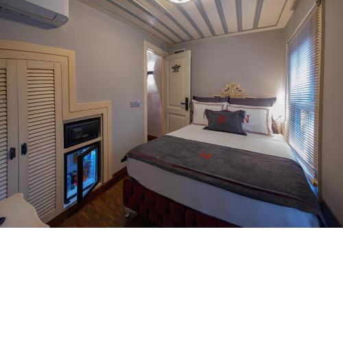 NİA SULTANAHMET
