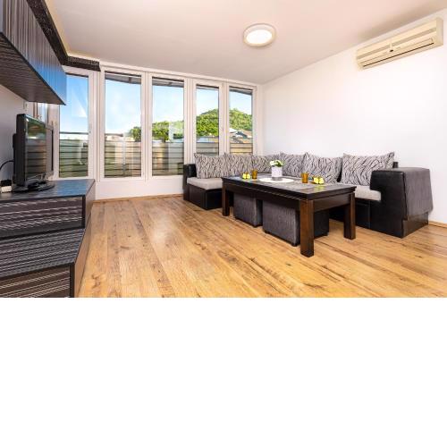 Nice 1BD Apartment next to Medical University