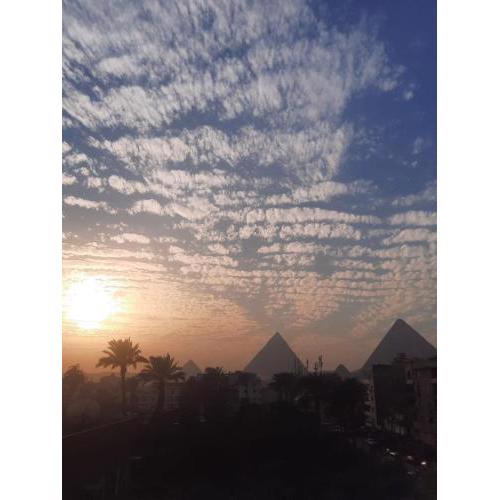 Night Pyramids Inn Hotel