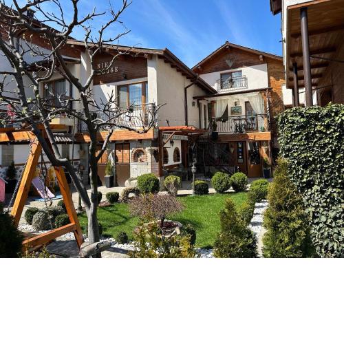 NIKI HOUSE