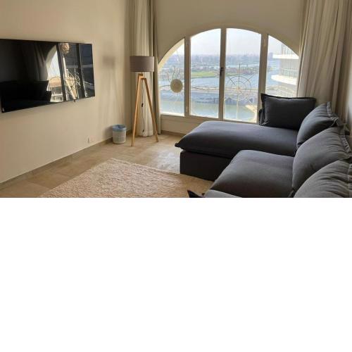 Nile and pyramids view 4BR apt