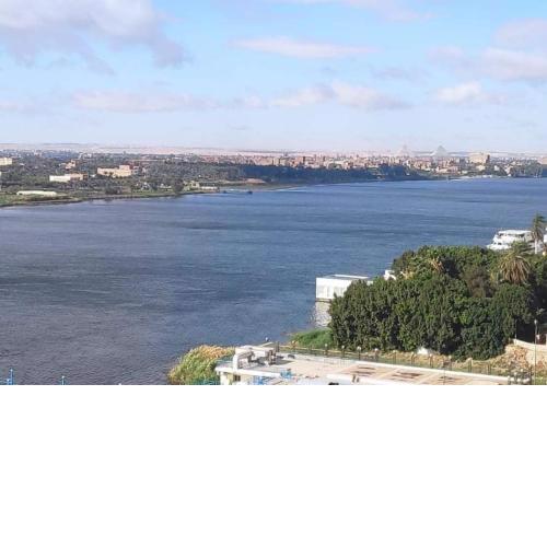 Nile Pyramidal View Apartment