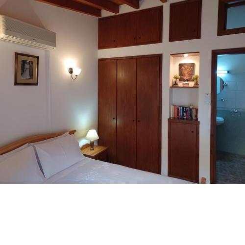 Niovi House