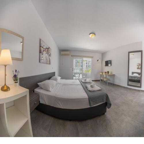 Nissi avenue studio