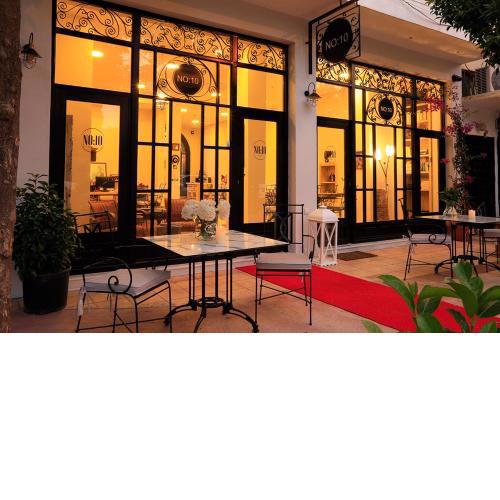 No 10 Hotel