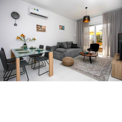 Oasis-Amazing Location, Sea View, Stylish Apartment