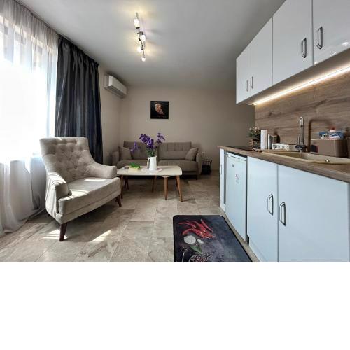 Old Town Apartment 3 with Free Private Parking