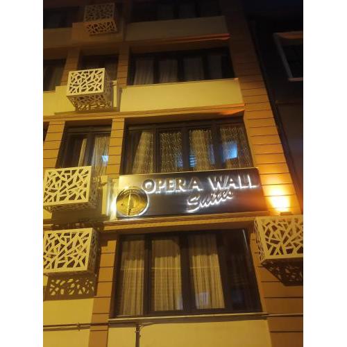 opera wall suite