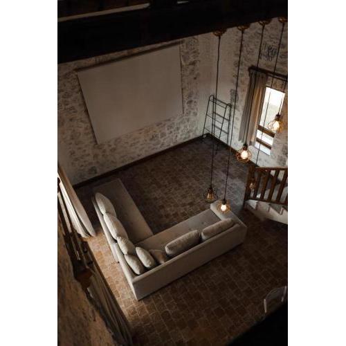 Ormanın İçinde Taş Ev Villa