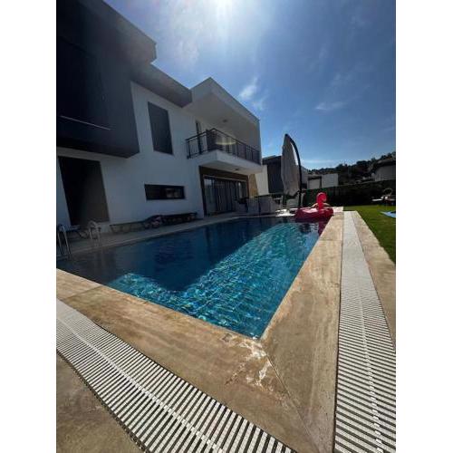 özel havuzlu dublex , şömineli ,lüx villa