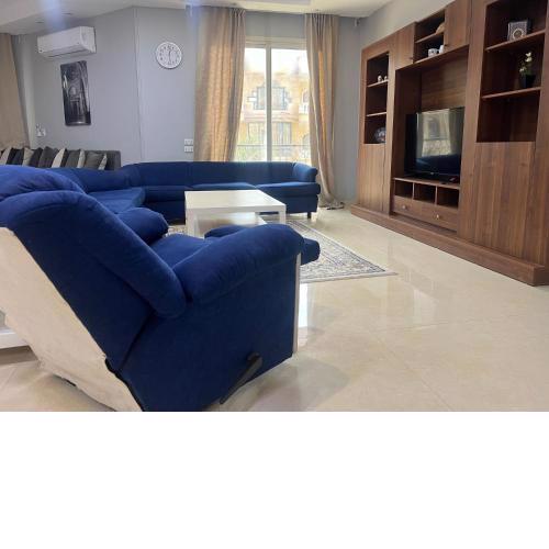 P90 Mall Spacious Apartment in New Cairo