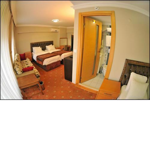 Palace Point Hotel