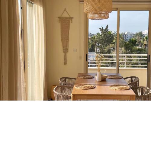 Palm View Residence with Private Rooftop