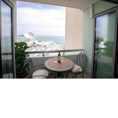 Palmove Luxurious Beachfront Apt